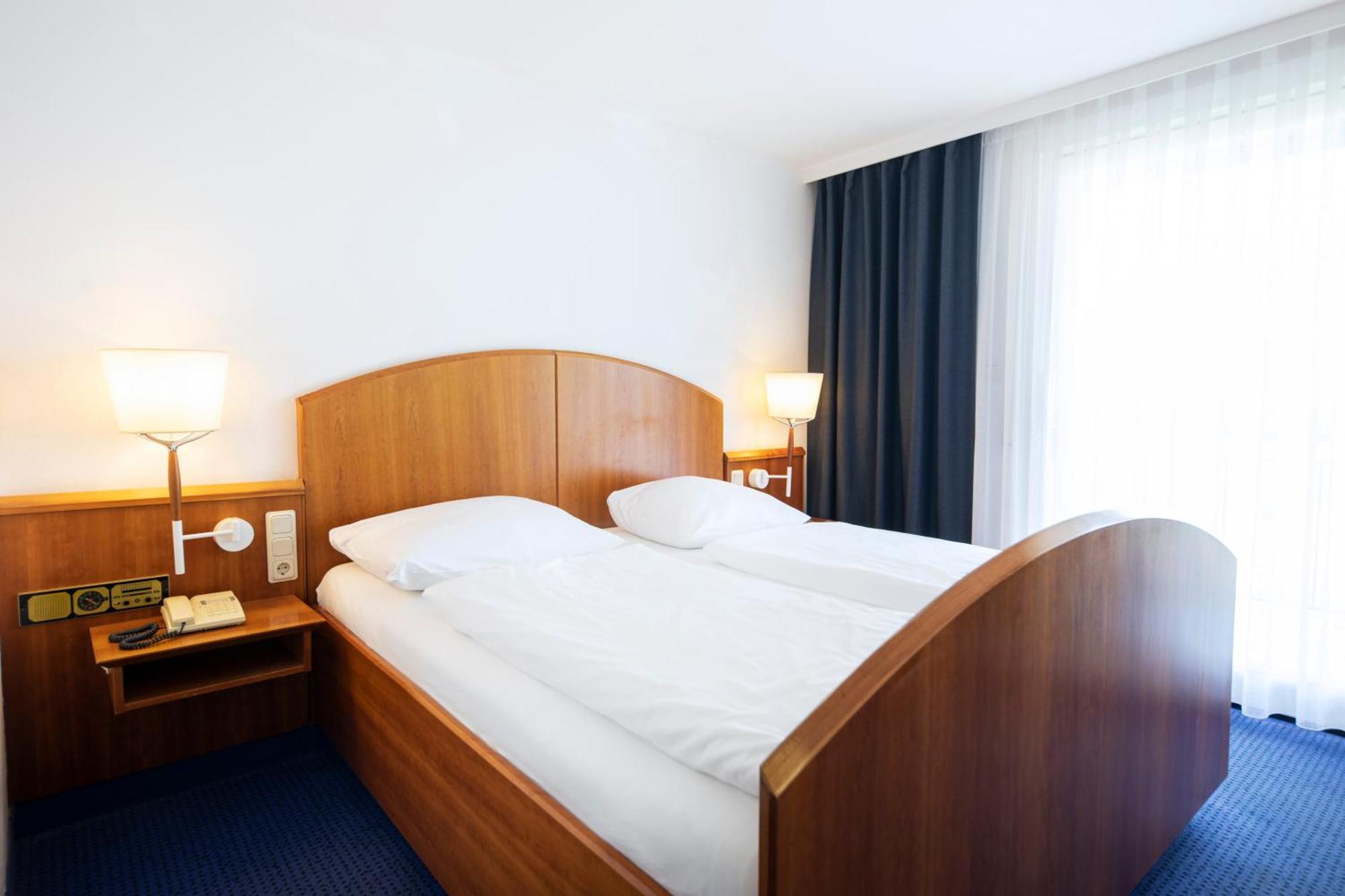 Roomingtons Karoli Вальдкирхен Экстерьер фото