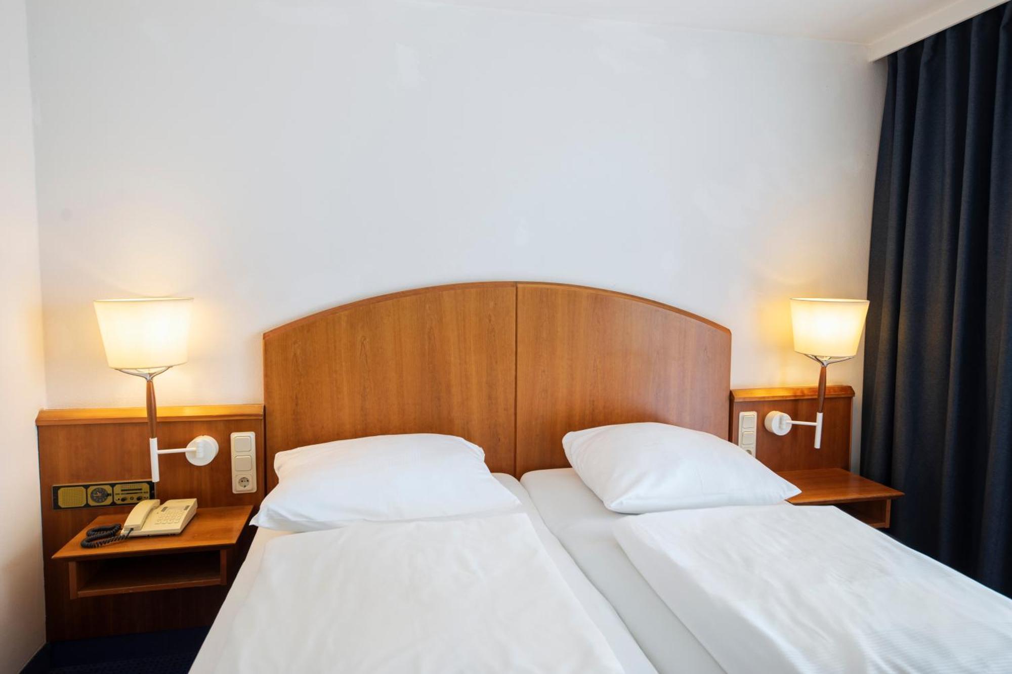 Roomingtons Karoli Вальдкирхен Экстерьер фото