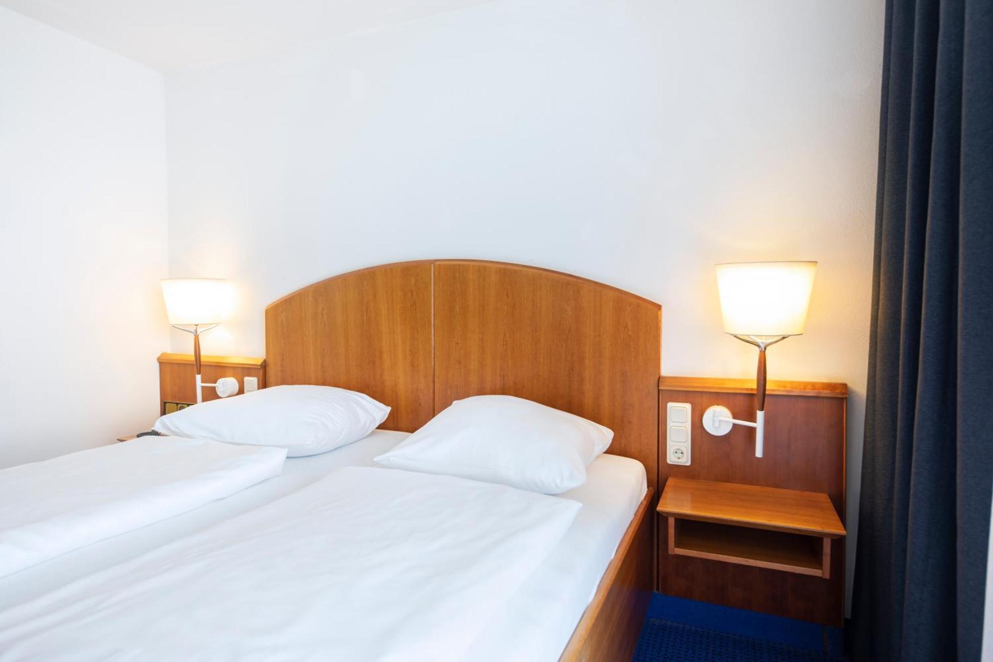 Roomingtons Karoli Вальдкирхен Экстерьер фото