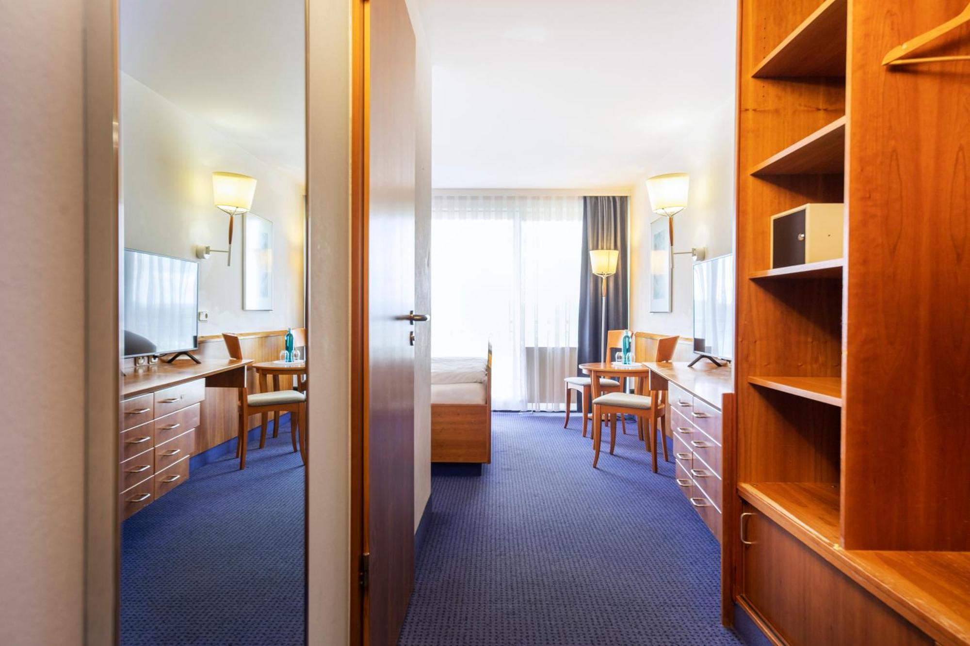 Roomingtons Karoli Вальдкирхен Экстерьер фото