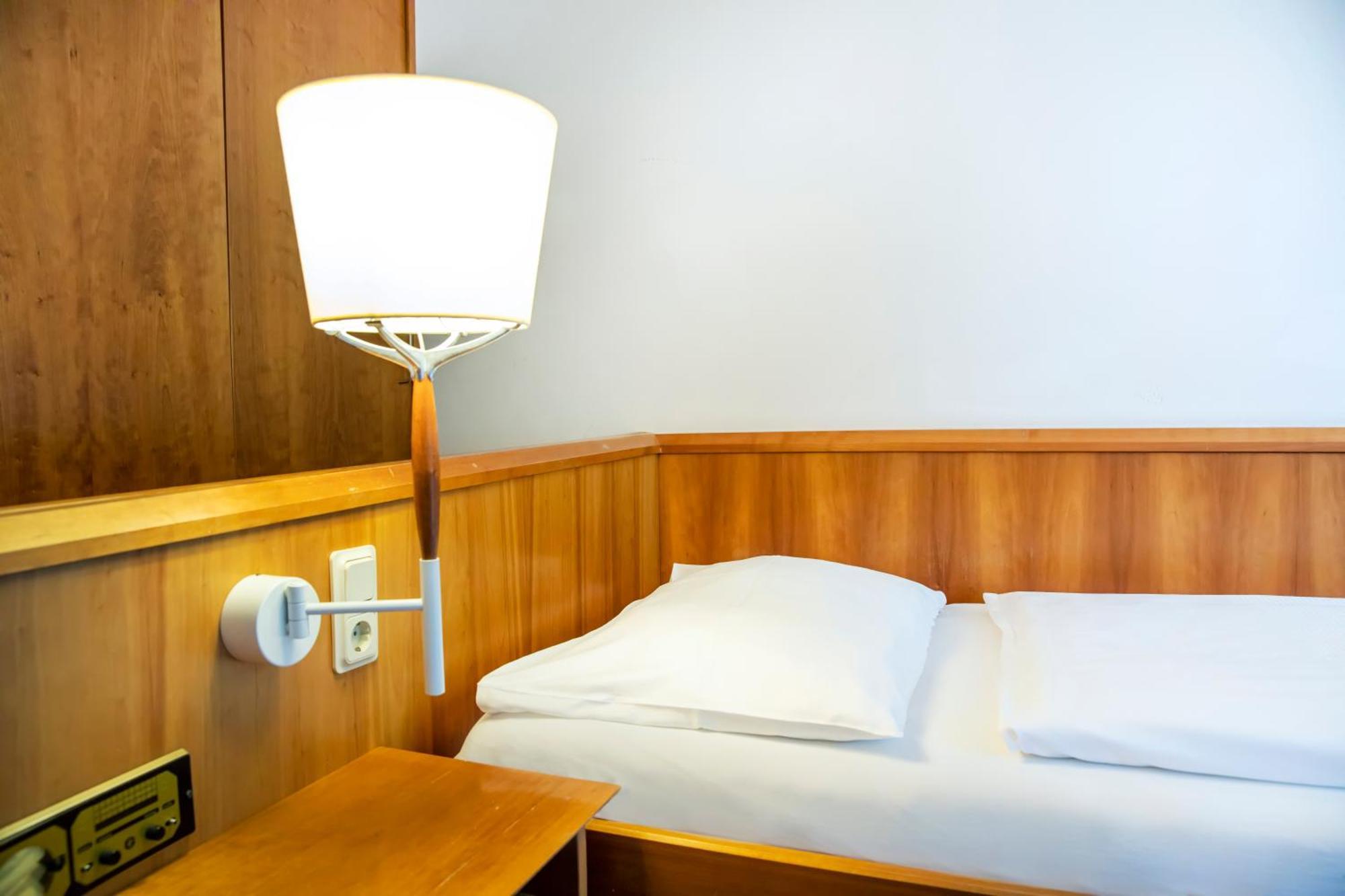 Roomingtons Karoli Вальдкирхен Экстерьер фото