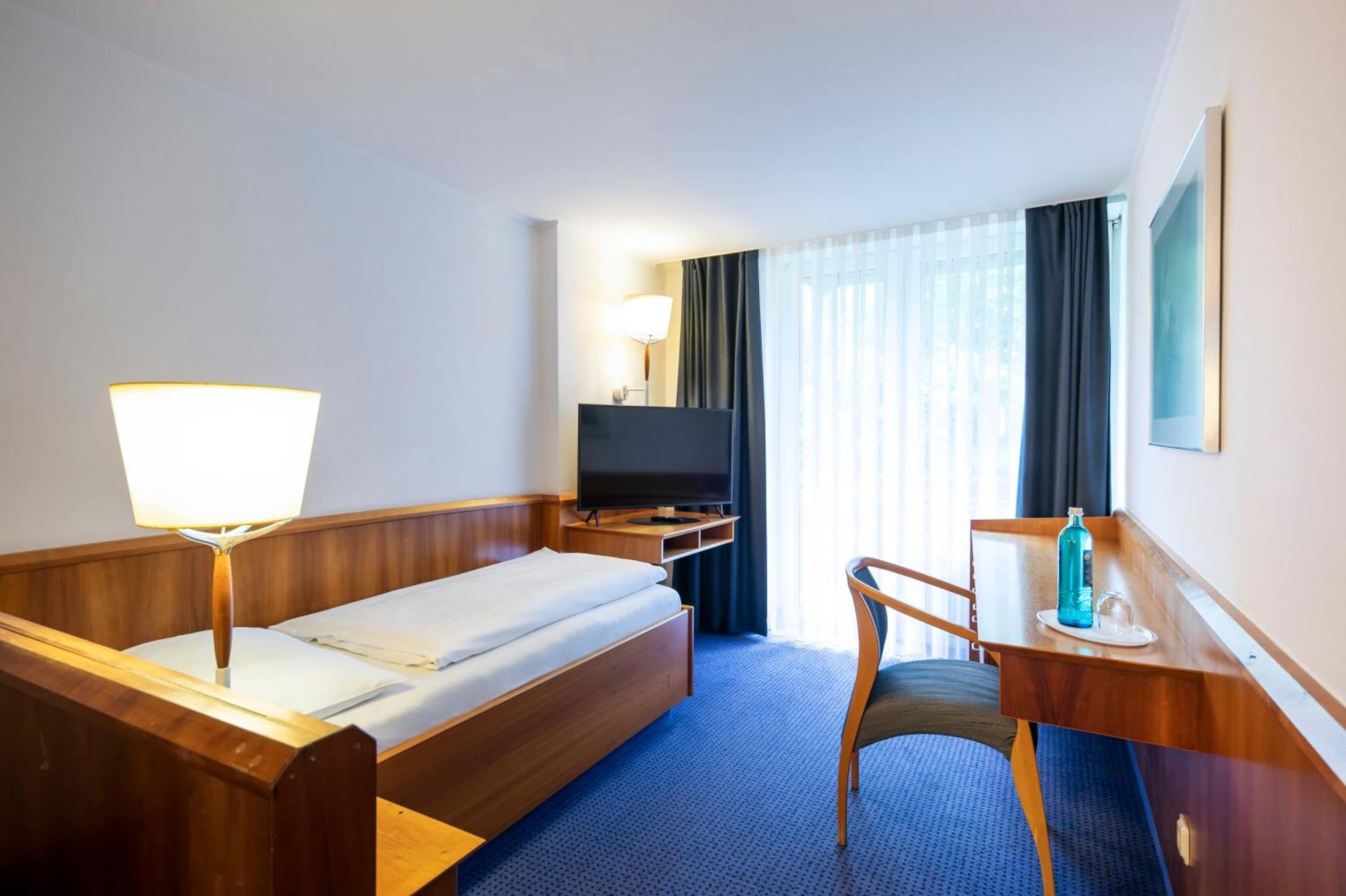 Roomingtons Karoli Вальдкирхен Экстерьер фото