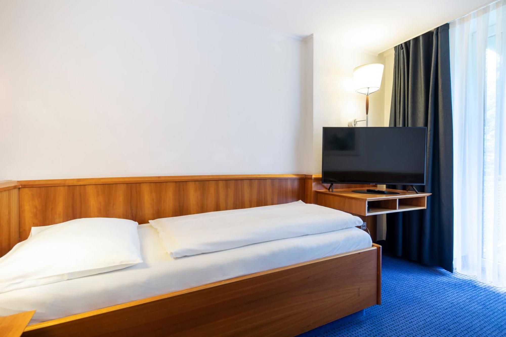 Roomingtons Karoli Вальдкирхен Экстерьер фото